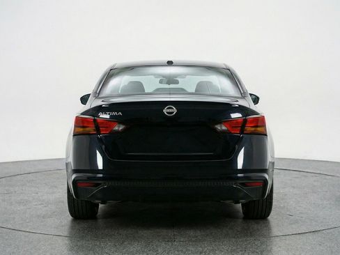 Used 2025 Nissan Altima 2.5 SV FWD image 7