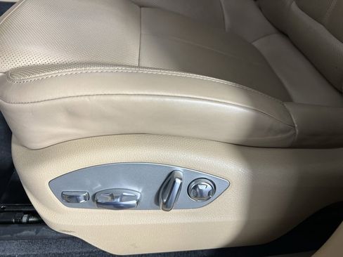 Used 2024 Porsche Macan w/ Premium Plus Package image 23