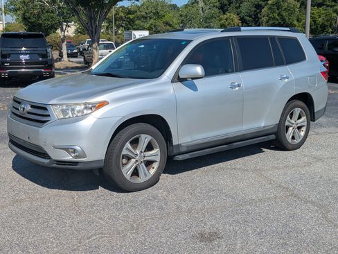 Used 2012 Toyota Highlander Limited w/ Tow Pkg FWD image 8
