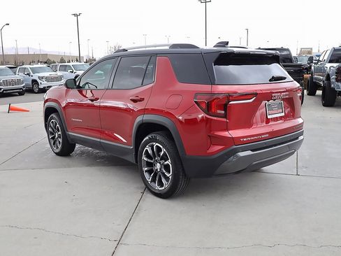 Used 2025 GMC Terrain Elevation w/ Elevation Premium Package image 4