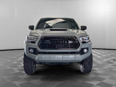Used 2022 Toyota Tacoma TRD Sport w/ Technology Package image 3