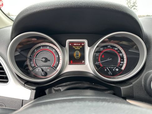 Used 2018 Dodge Journey SE w/ Popular Equipment Group image 31