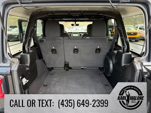 Used 2022 Jeep Wrangler Unlimited Sahara w/ LED Lighting Group AWD/4WD image 34
