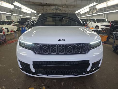 Used 2024 Jeep Grand Cherokee L Summit AWD/4WD image 2
