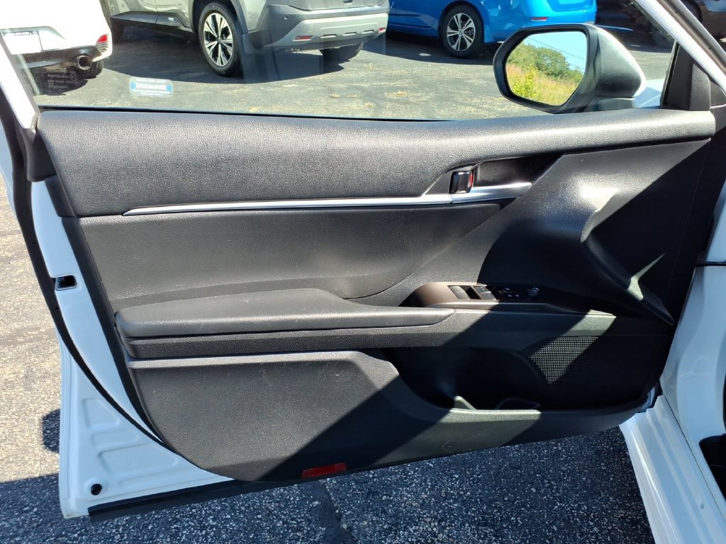 Used 2023 Toyota Camry SE FWD image 14