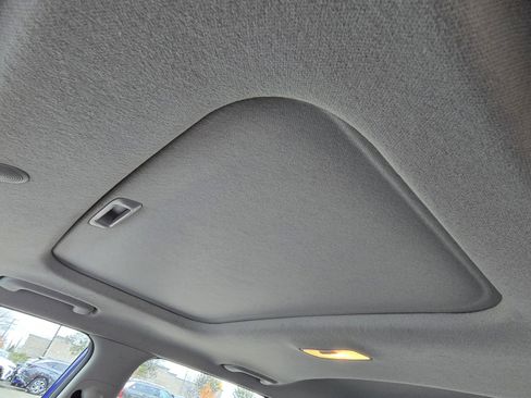 Used 2024 Hyundai Venue SEL image 18