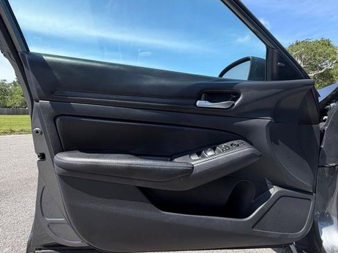 Used 2025 Nissan Altima 2.5 SV FWD image 9