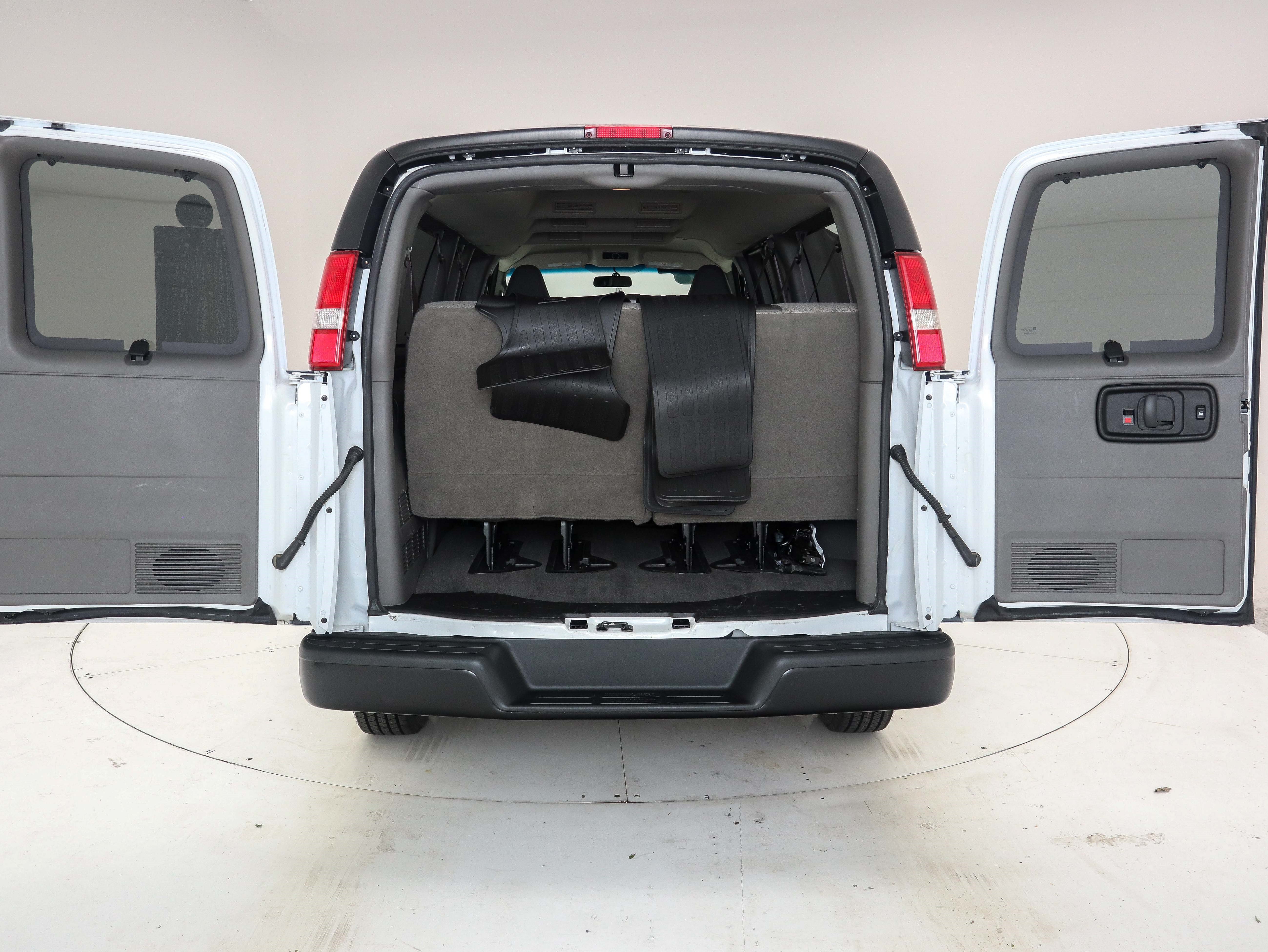 Used 2019 Chevrolet Express 3500 LS RWD image 10