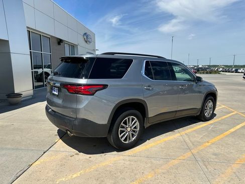 Used 2023 Chevrolet Traverse LT FWD image 7
