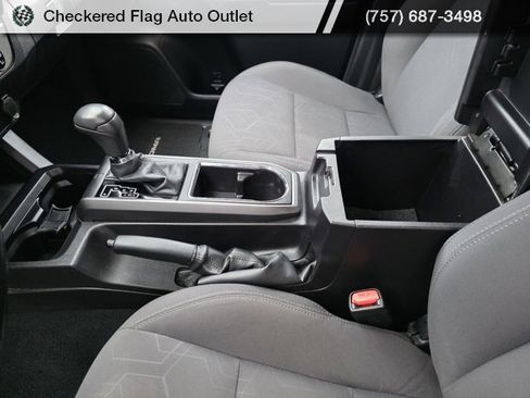 Used 2016 Toyota Tacoma TRD Sport image 35