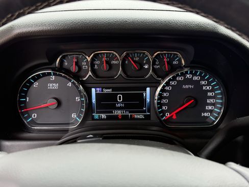 Used 2018 GMC Yukon SLT w/ Premium Edition image 18