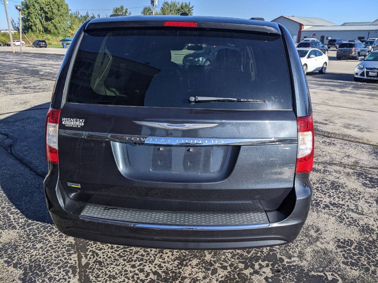 Used 2014 Chrysler Town & Country Touring FWD image 4