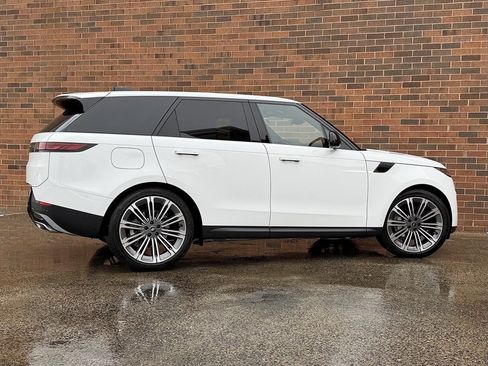 Used 2025 Land Rover Range Rover Sport SE image 7