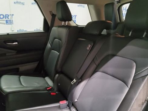 Used 2023 Nissan Pathfinder SL FWD image 18
