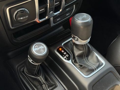 Used 2022 Jeep Wrangler Unlimited Sahara AWD/4WD image 31