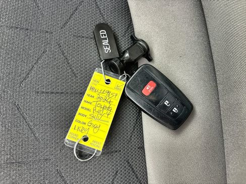 Used 2024 Toyota RAV4 XLE AWD/4WD image 27