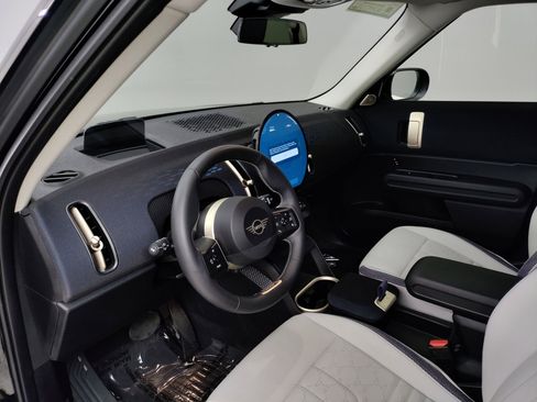Used 2025 MINI Cooper Countryman S w/ Comfort Package Max image 13