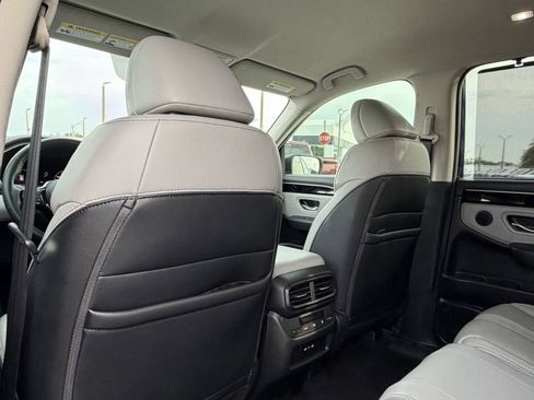 Used 2025 Honda Pilot EX-L image 12
