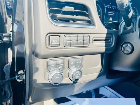 Used 2021 GMC Yukon SLT w/ SLT Premium Package image 18