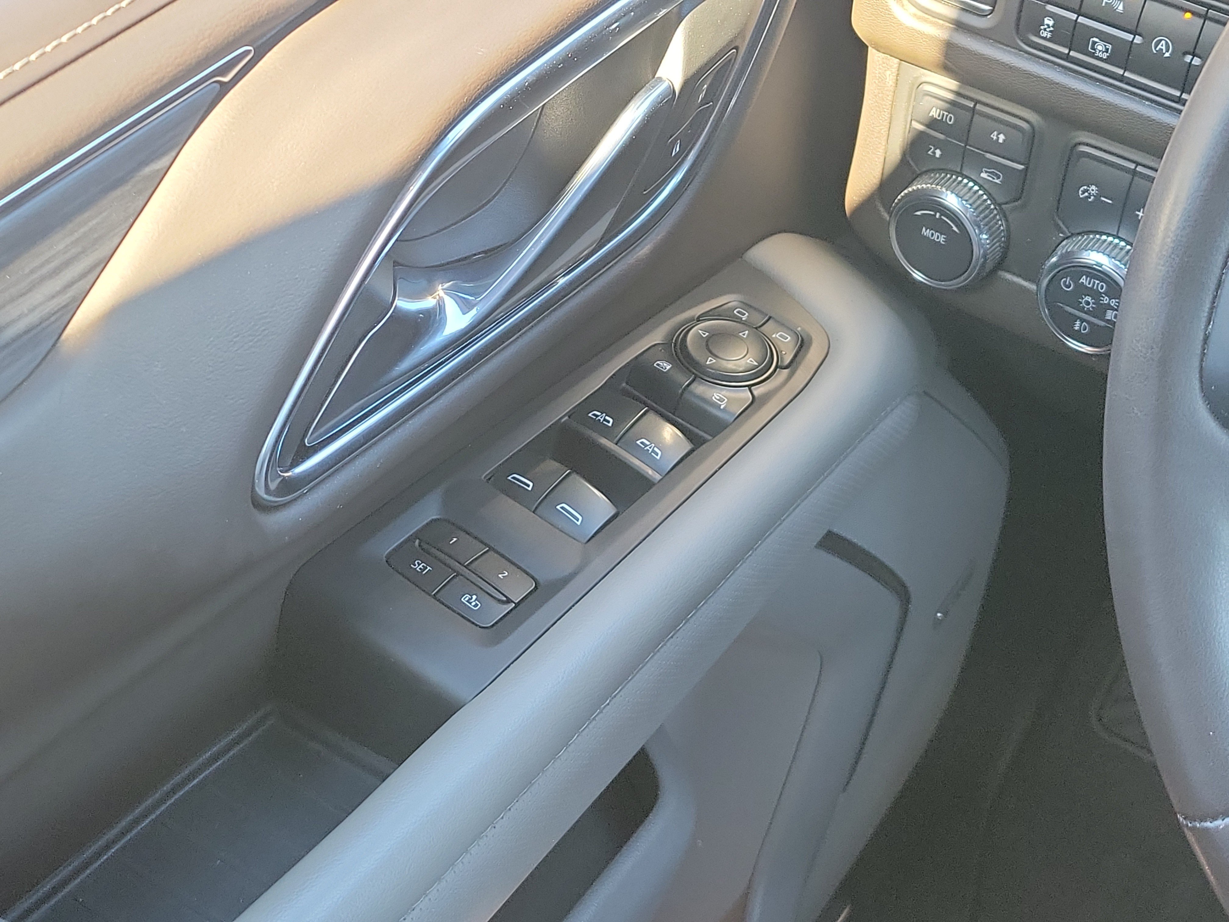 Used 2023 GMC Yukon SLT w/ SLT Premium Package AWD/4WD image 21