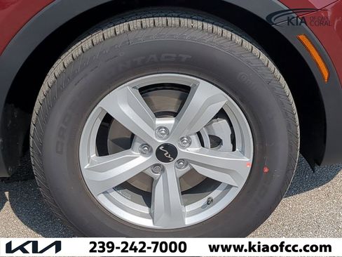 New 2025 Kia Sorento LX image 11