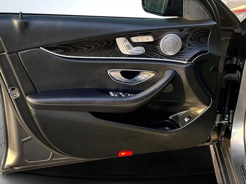 Used 2018 Mercedes-Benz E 300 4MATIC w/ Premium 1 Package image 20