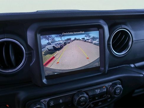 Used 2021 Jeep Wrangler Unlimited Sahara w/ Cold Weather Group image 20