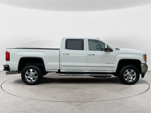 Used 2018 GMC Sierra 3500 SLT w/ Duramax Plus Package AWD/4WD image 4