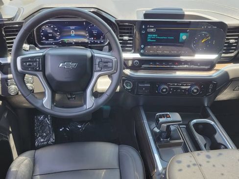 Used 2025 Chevrolet Silverado 1500 LT Trail Boss w/ LT Trail Boss Premium Package AWD/4WD image 6