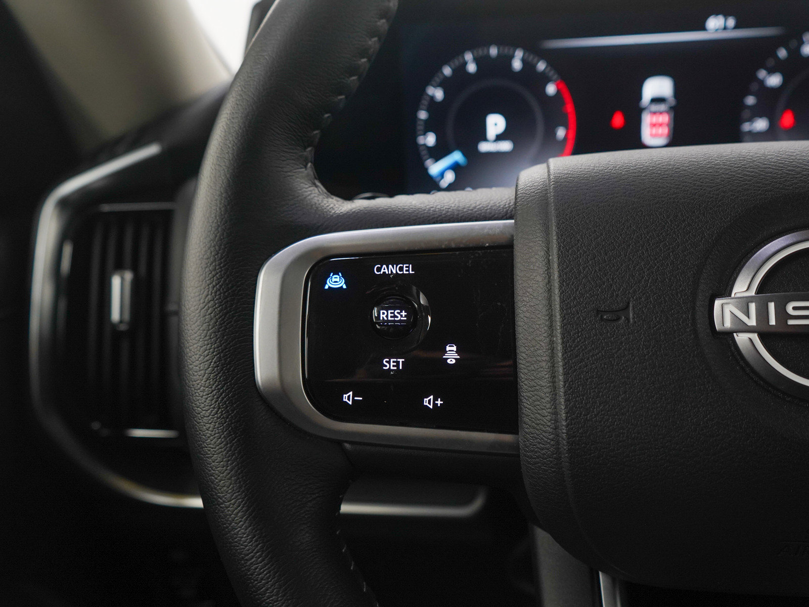 Used 2025 Nissan Armada SV AWD/4WD image 45