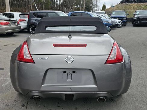 Used 2010 Nissan 370Z Touring image 8