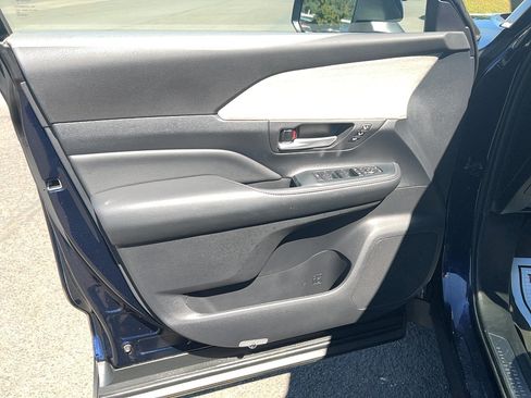 Used 2024 Toyota Grand Highlander AWD image 18