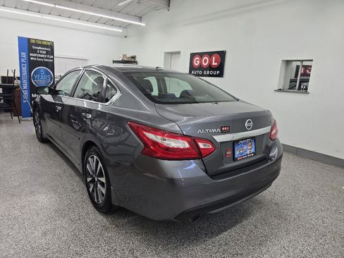 Used 2017 Nissan Altima 2.5 SV image 4