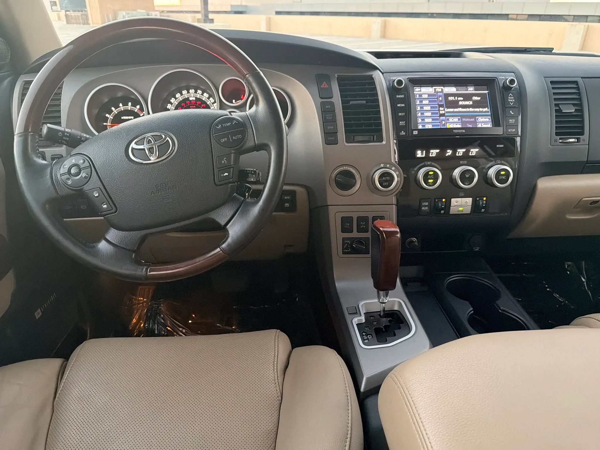 Used 2013 Toyota Sequoia Platinum AWD/4WD image 11