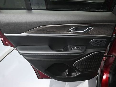 Used 2023 Jeep Grand Cherokee Limited AWD/4WD image 26