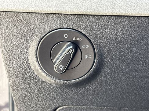 Used 2023 Volkswagen Taos S image 33