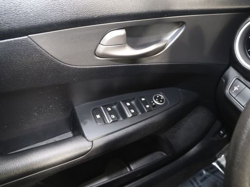 Used 2019 Kia Forte Sedan FWD image 25