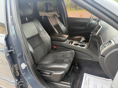 Used 2018 Jeep Grand Cherokee Altitude RWD image 29