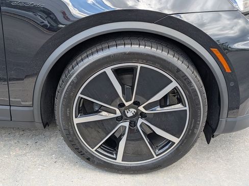 Certified 2025 Porsche Macan Electric RWD image 32