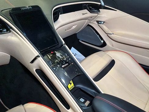Used 2021 Ferrari Roma RWD image 15