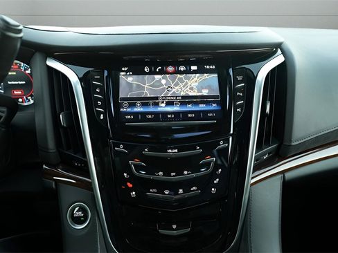 Used 2020 Cadillac Escalade ESV 4WD image 49