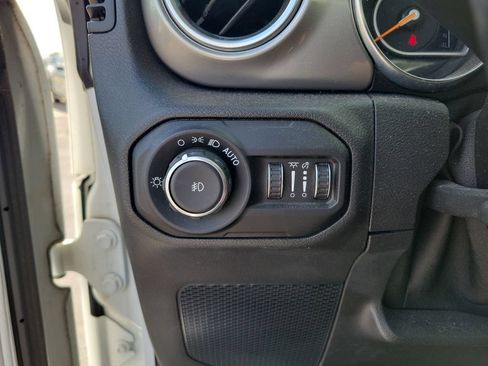 Used 2021 Jeep Wrangler Unlimited Sahara AWD/4WD image 17