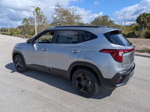New 2026 Kia Seltos EX FWD image 7