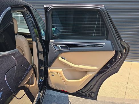 Certified 2026 Porsche Macan AWD/4WD image 22