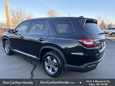 Used 2025 Honda Pilot EX-L image 11