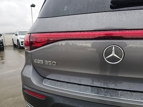 Used 2022 Mercedes-Benz EQB 350 4MATIC image 23