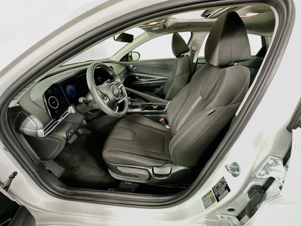 Used 2025 Hyundai Elantra SEL FWD image 21