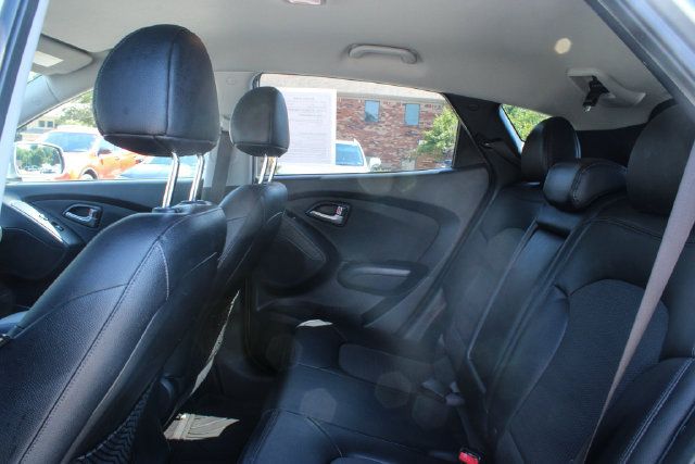 Used 2011 Hyundai Tucson GLS FWD image 27