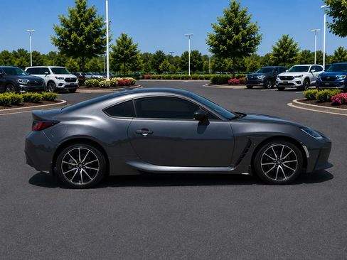 Used 2022 Toyota GR86 RWD image 6