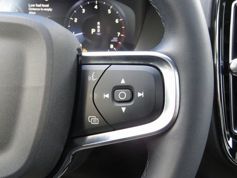 Used 2022 Volvo XC40 T5 R-Design w/ Advanced Package image 24